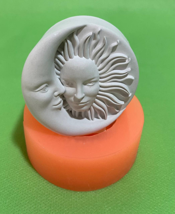 ماه و خورشید