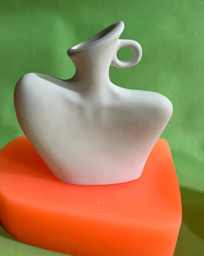 گلدان نیم تنه